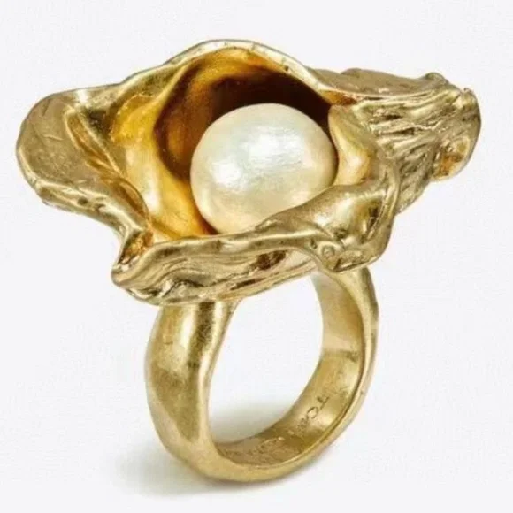 Tory Burch Oyster pearl from the ocean Ring size 7 - Picture 1 of 11